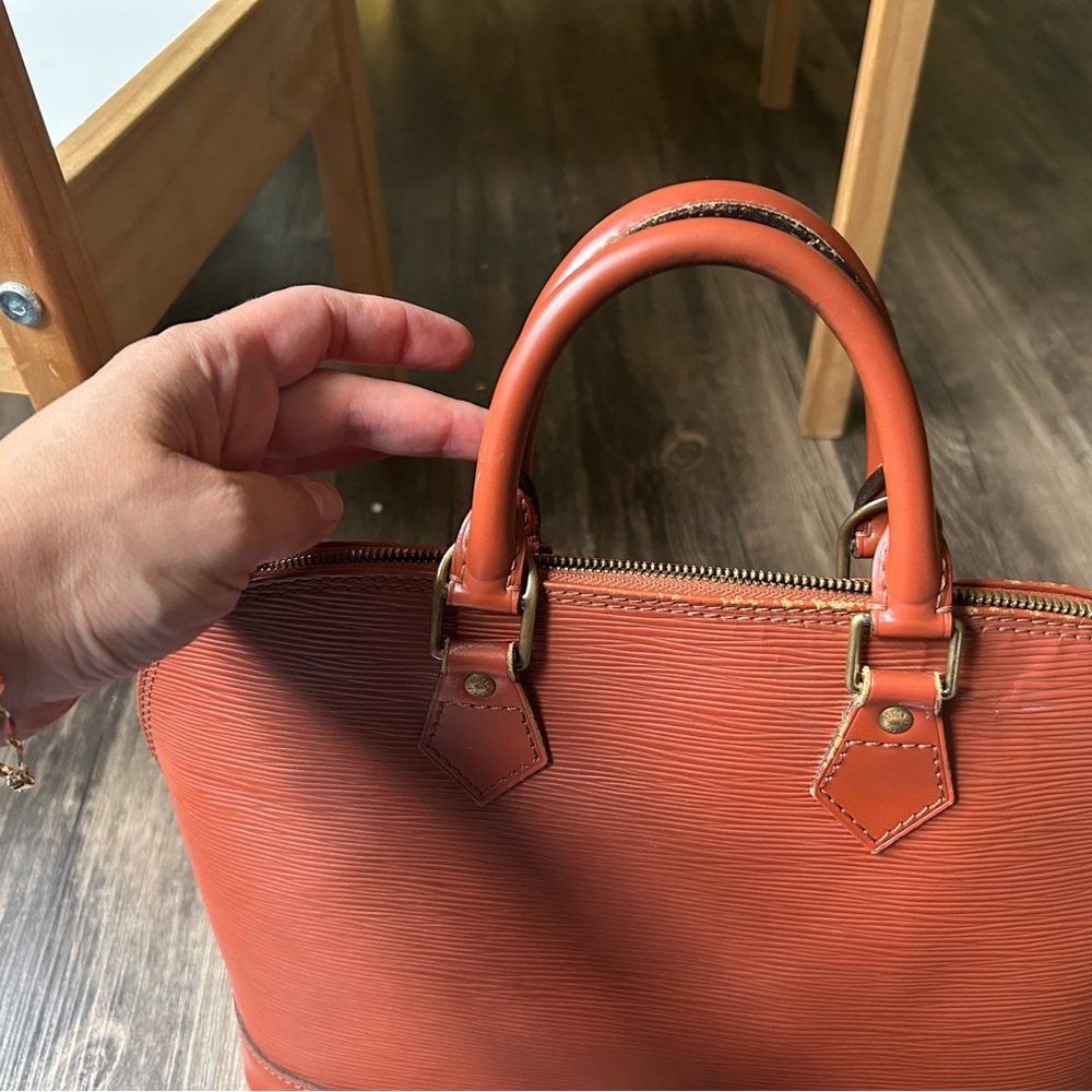 Louis Vuitton Epi Alma PM Kenya Fawn - Picture 10 of 16